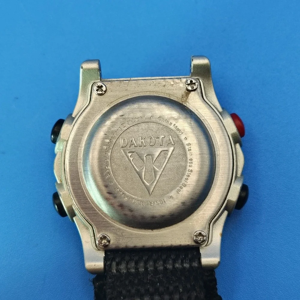 Vintage 2004 Dakota 30mm Mens Digital Watch‎ Retro Sport Strap Wrist Size 5-7.5
